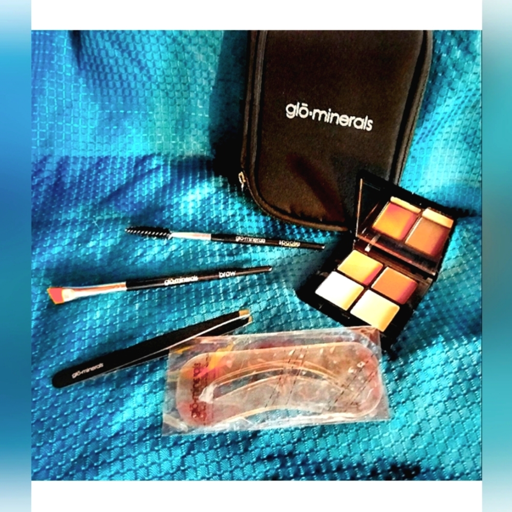 Eyebrow Kit by Glo